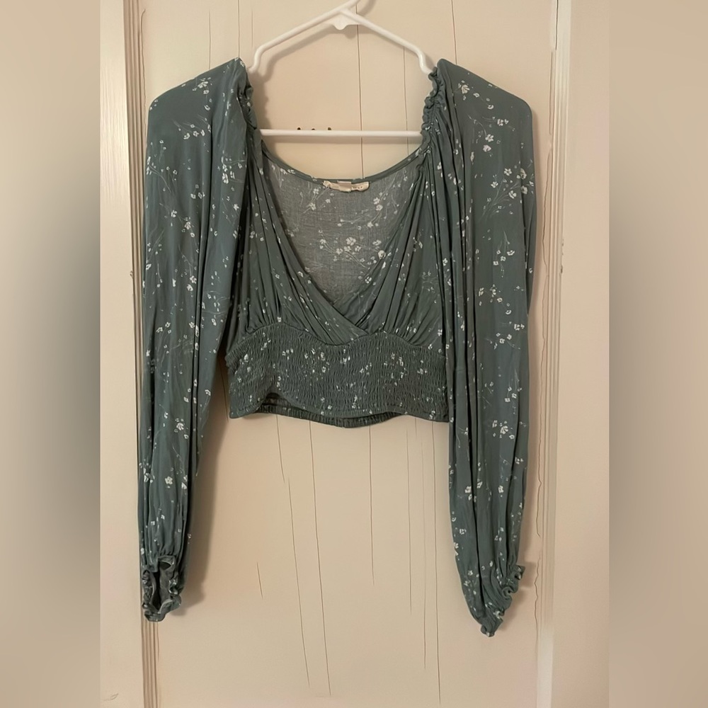 American Eagle green floral crop top blouse